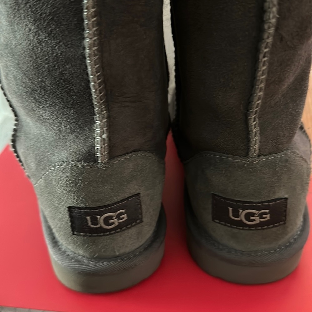 Grey Uggs - used - good condition